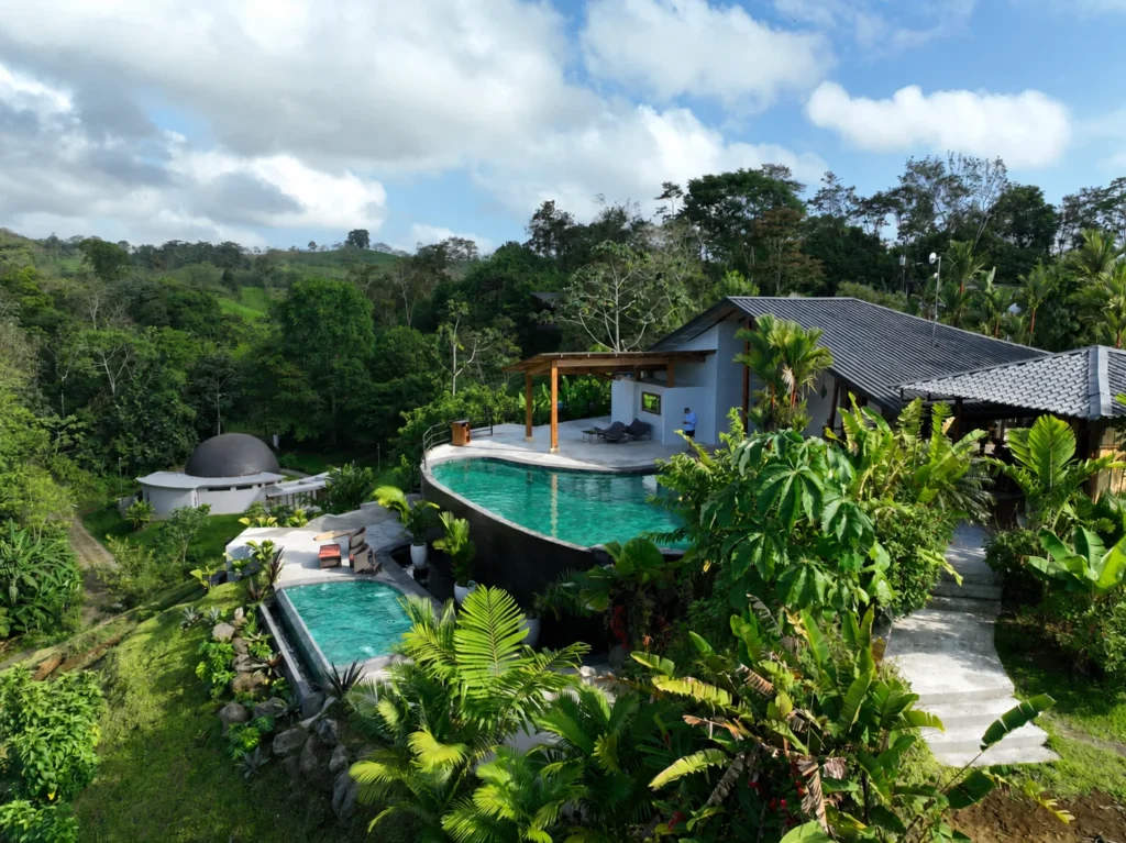Image of one of the exteriors of Vessyl's Villas